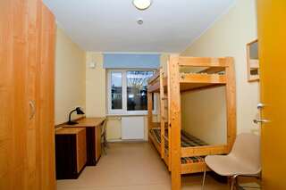 Хостелы Mardi Hostel Курессааре Двухместный номер с 2 отдельными кроватями и общей ванной комнатой-2